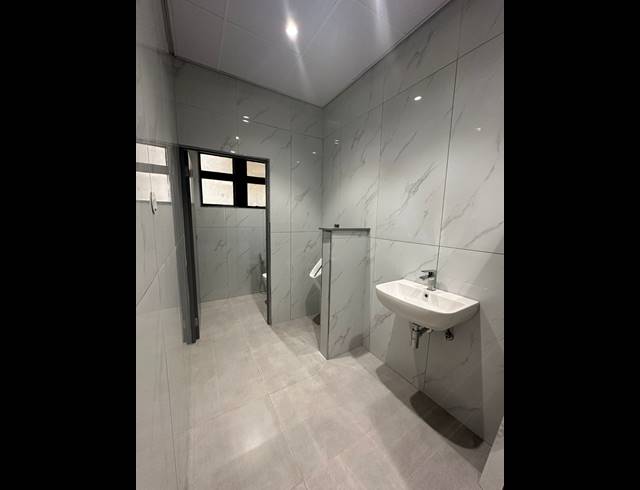 161M² OFFICE TO LET IN WESTVILLE